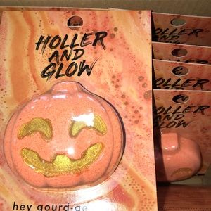 6 Holler and Glow Pumpkin Bath Fizzies Hey-Gourdeous count msrp $4each 1/2 case